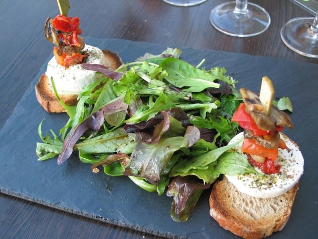 Mesclun and Chèvre