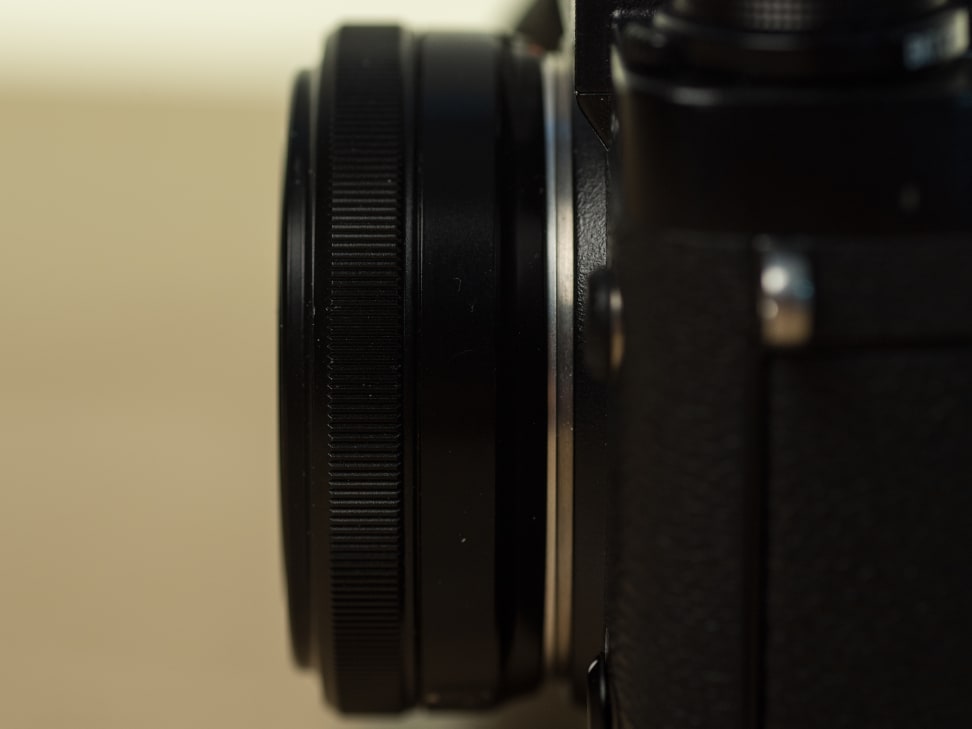 fuji-27mm-f-2p8-review-design-camera-side.jpg
