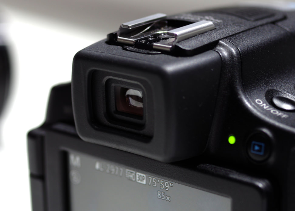 CANON-SX60-REVIEW-EVF.jpg