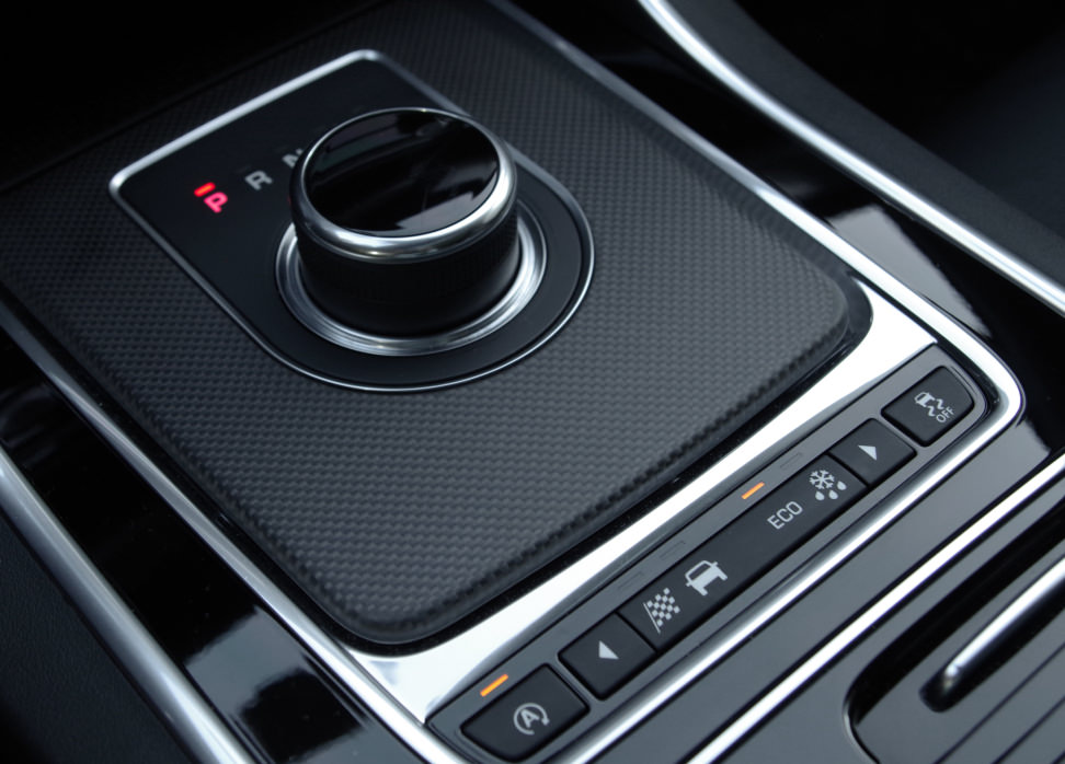 2017 Jaguar XF Diesel dynamic control