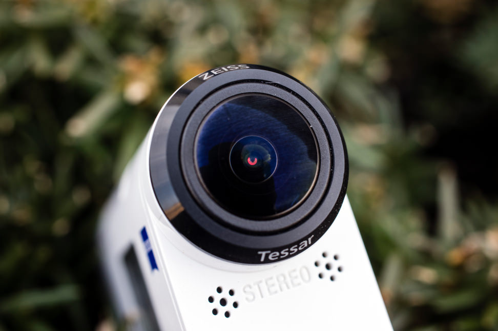 Sony-FDR-Z1000V-Design-Lens.jpg
