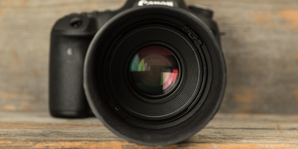 canon-100mm-f2p8-macro-review-design-camera-front.jpg