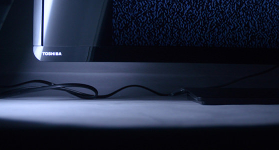 Toshiba_L1350U_HeroDark.jpg