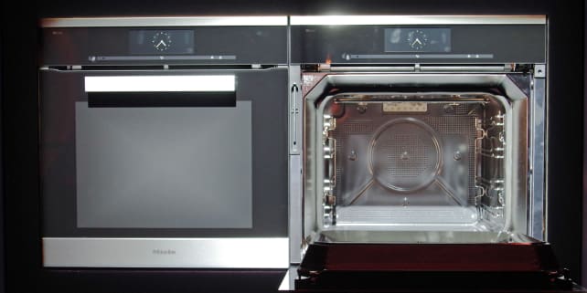Miele Dialog — open and closed