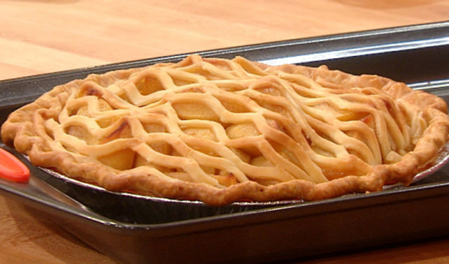 Rachael-Ray-Maple-Bourbon-Apple-Pie.jpg