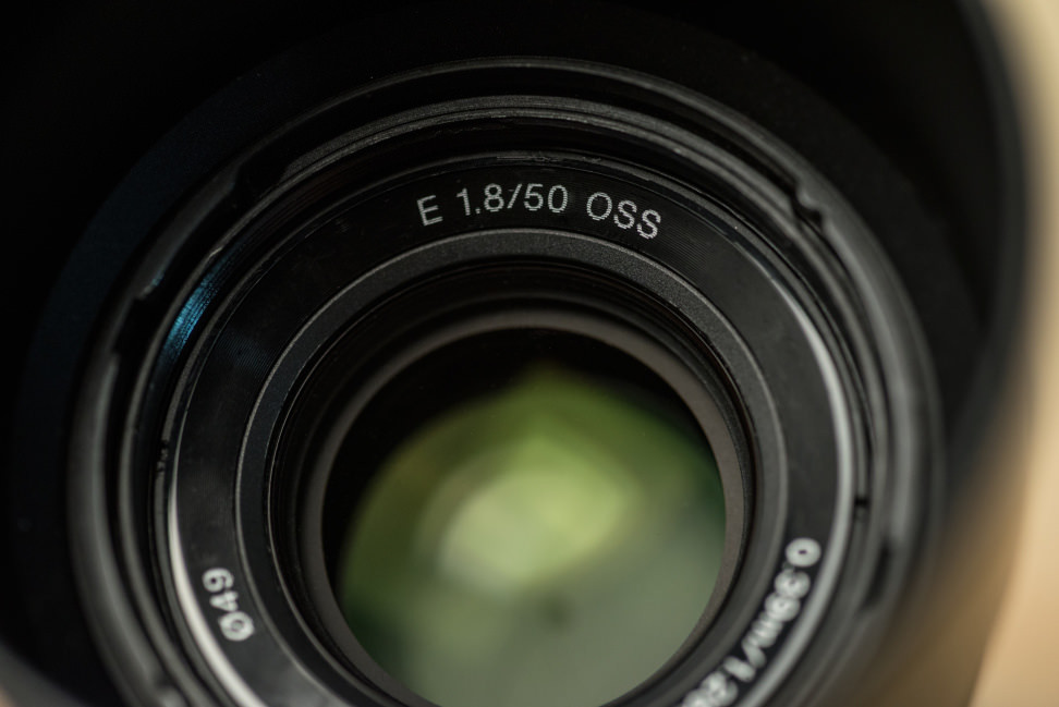 sony-50mm-f1p8-review-design-front.jpg