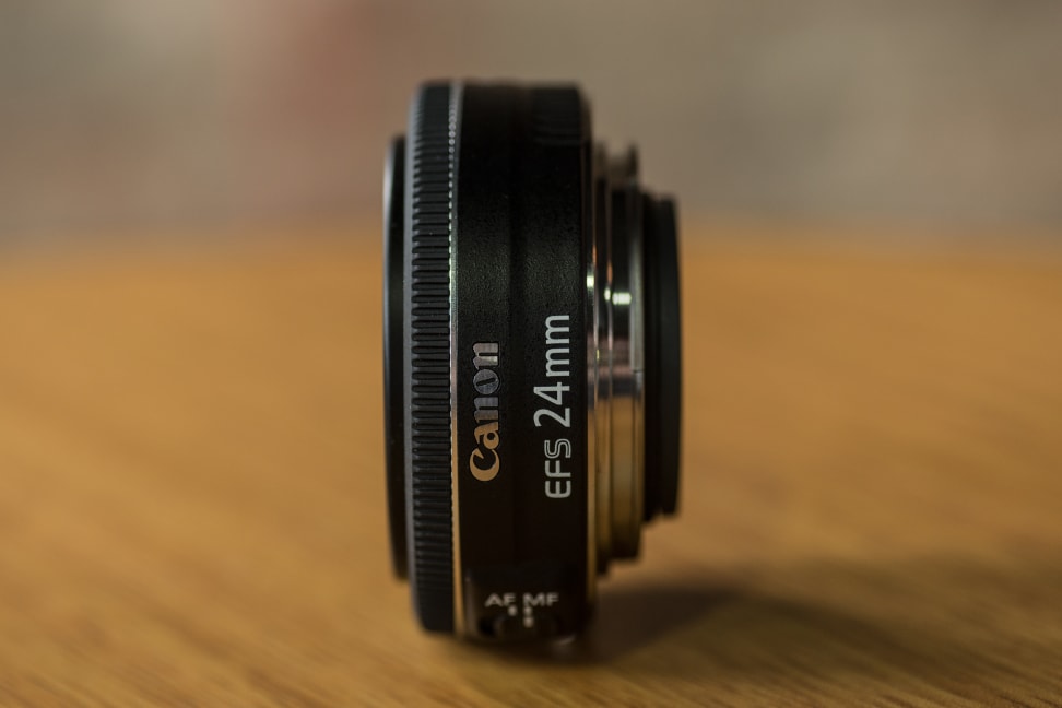 canon-24mm-pancake-design-side.jpg