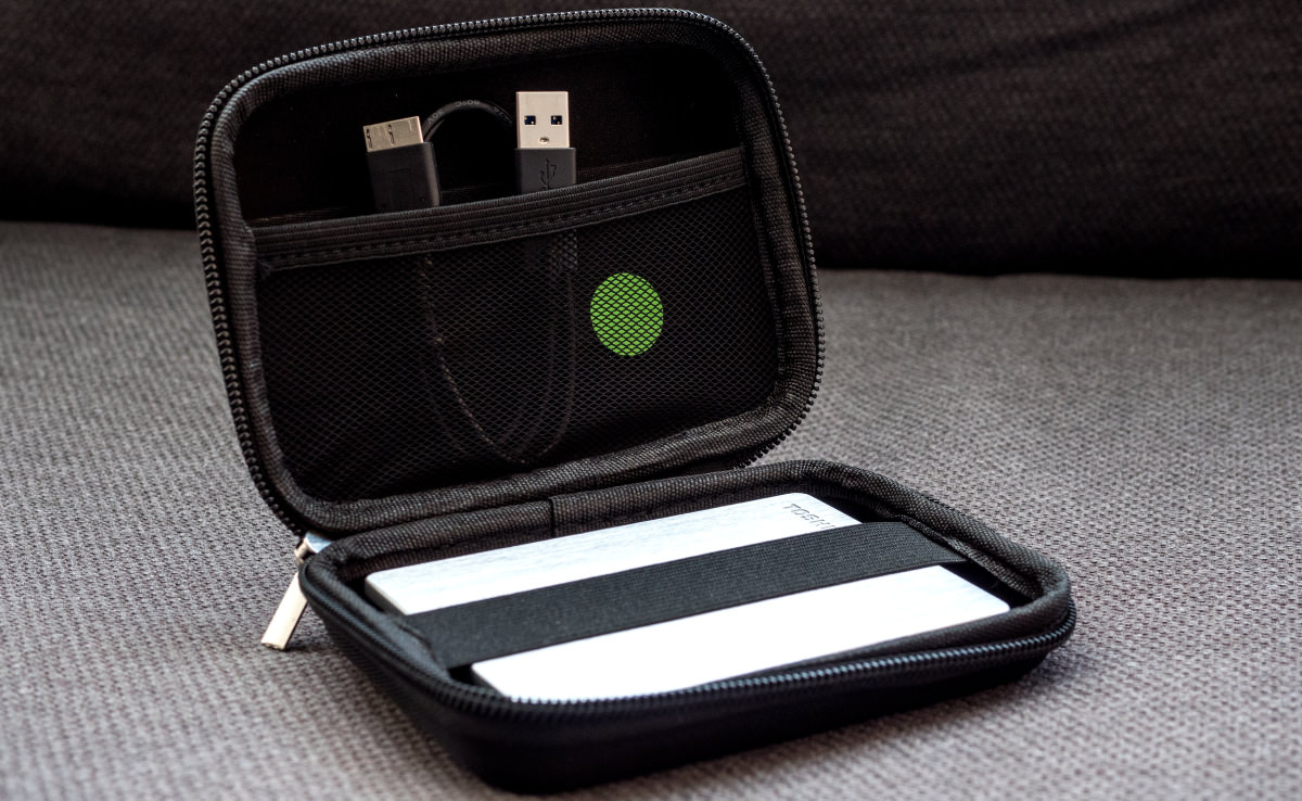 Stuff We Love Toshiba Canvio Slim II external hard drive + Case Logic