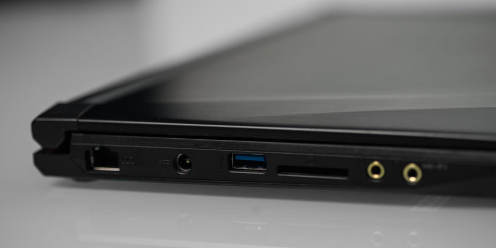 MSI GS40 Phantom Ports Left