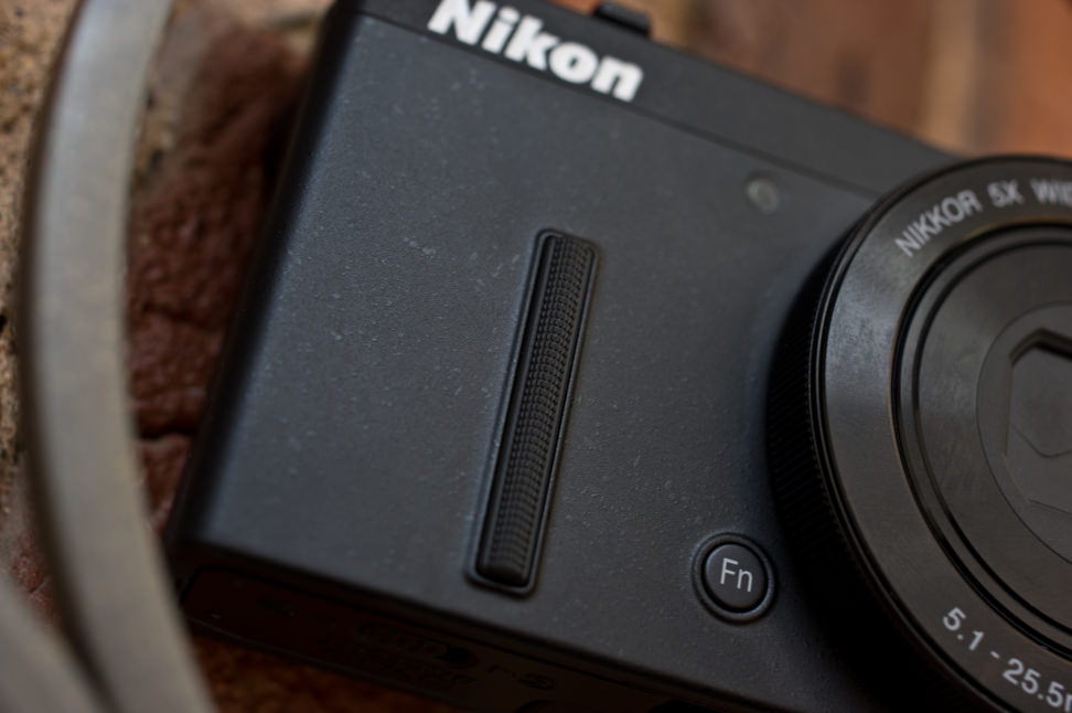 Nikon-coolpix-p340-review-design-grip.jpg