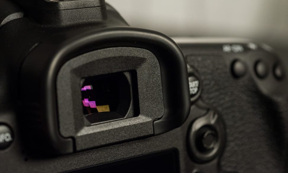 CANON-7D-MK2-DESIGN-VIEWFINDER.jpg