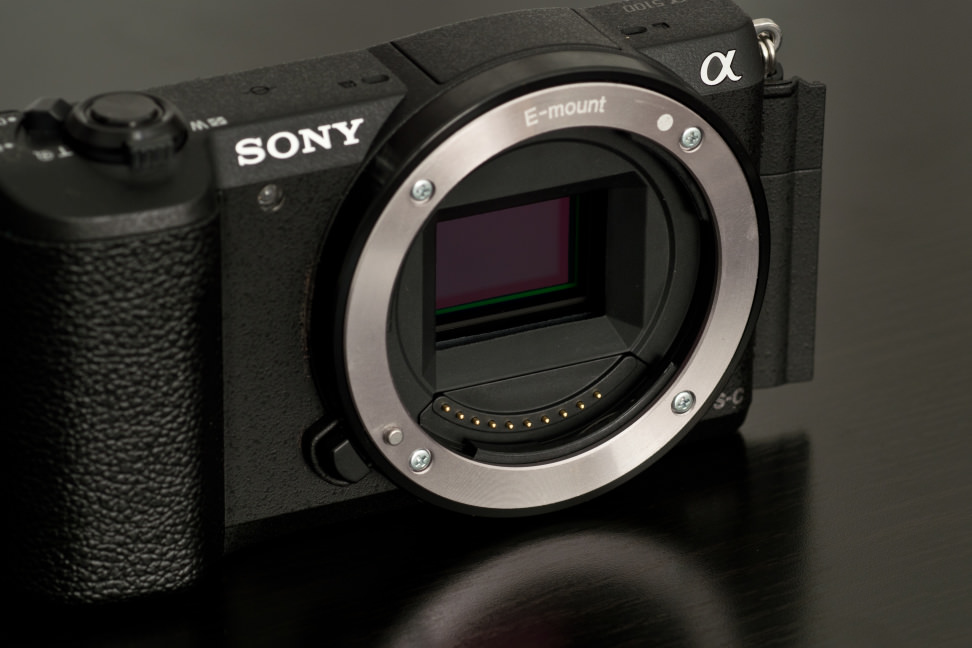 Sony-a5100-review-design-sensor.jpg
