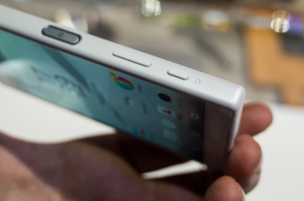 Sony Xperia Z5 – Camera Button