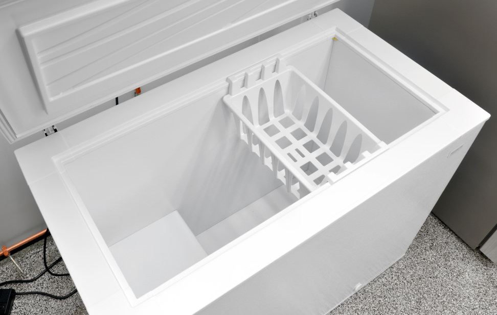 Frigidaire FFFC09M1QW Interior