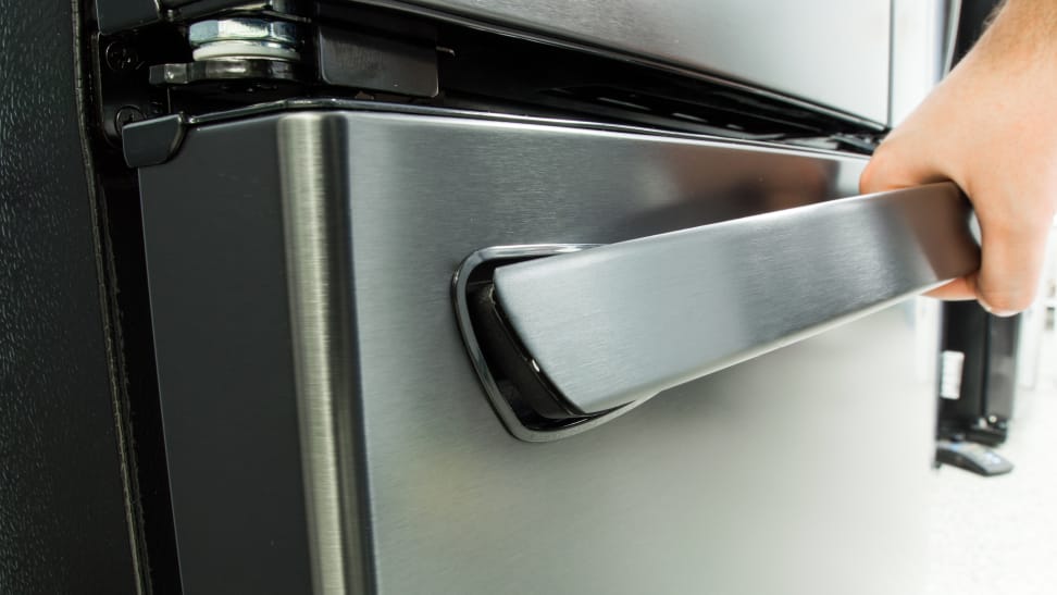LG-LFXS28566M-freezer-handle