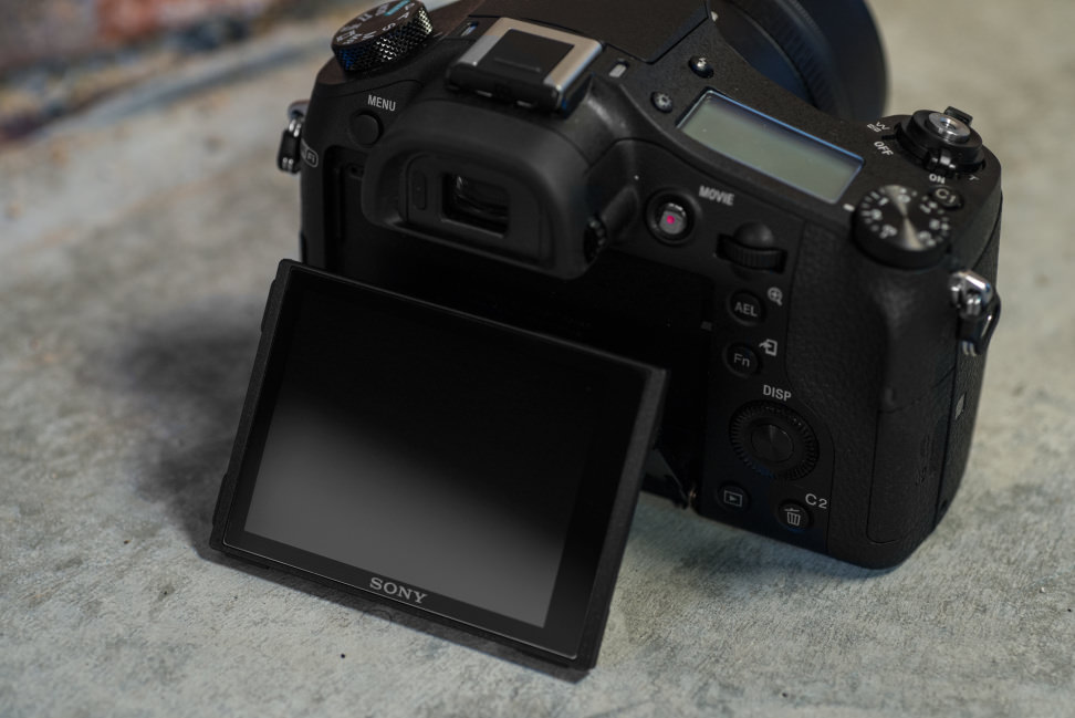 Sony Cyber-Shot RX10 II Design Screen
