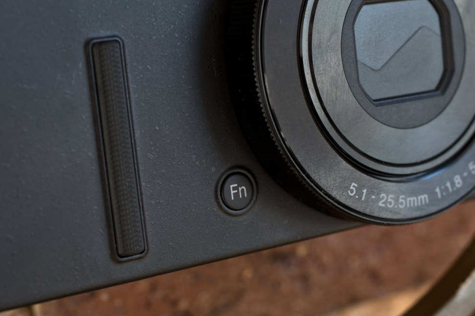 Nikon-coolpix-p340-review-design-function.jpg