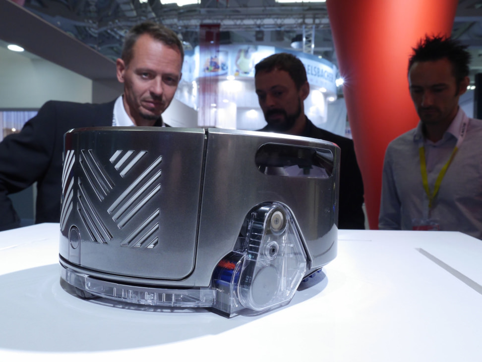 Dyson 360 Eye Robot Vaccum Hands On2.jpg