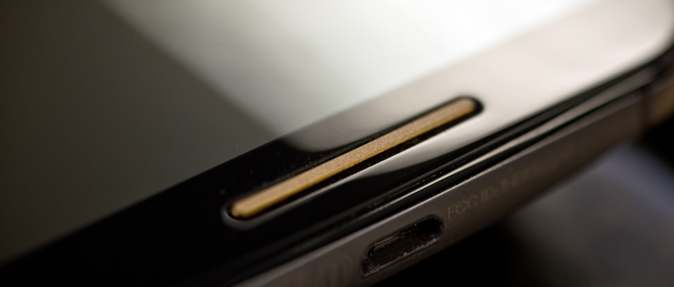 motorola-moto-x-2014-review-design-speaker.jpg