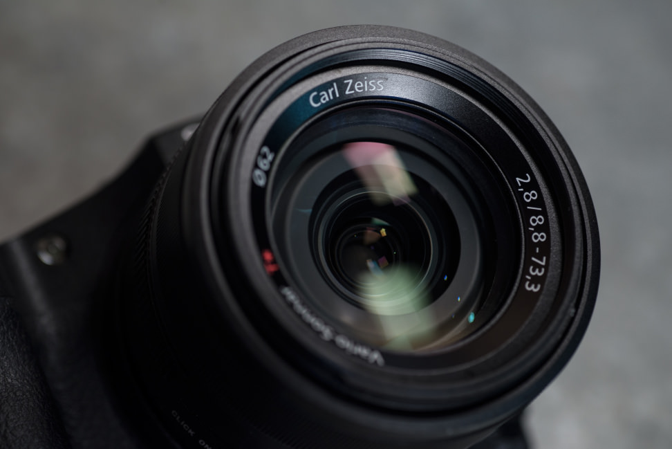 Sony Cyber-Shot RX10 II Design Lens