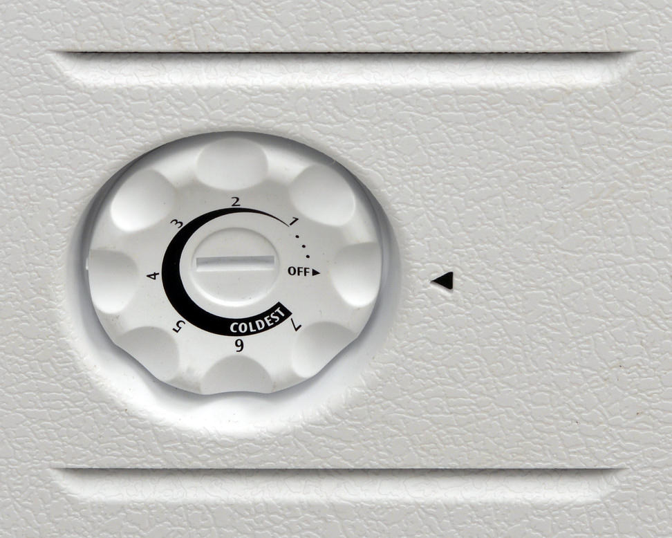 Frigidaire FFFC09M1QW Controls