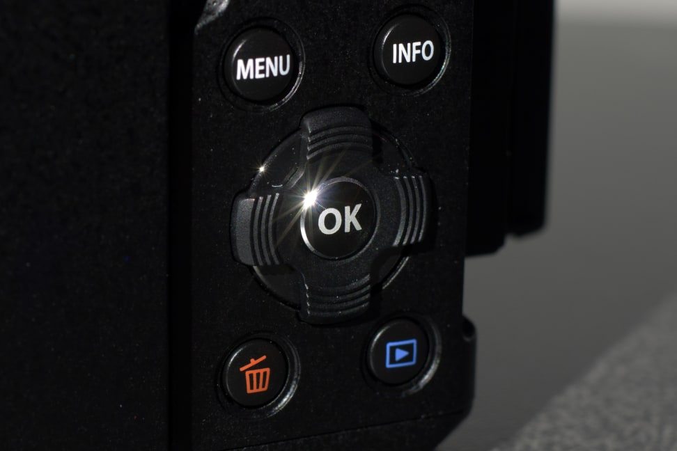 olympus-om-d-em-5-II-rear-dpad.jpg
