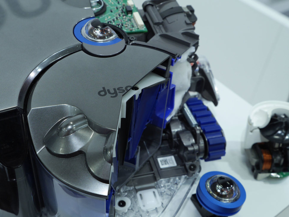 Dyson 360 Eye Robot Vaccum Hands On1.jpg