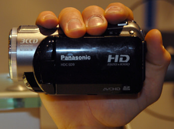 Panasonic_HDC_SD9_handling.jpg