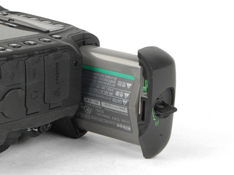 NIKON-D4-REVIEW-BATTERY.jpg