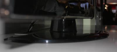 LG_42LH50_stand.jpg