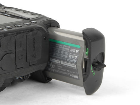 NIKON-D4-REVIEW-BATTERY.jpg