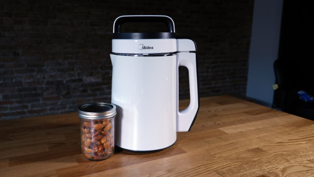 Midea NRG Milk Extractor with almonds