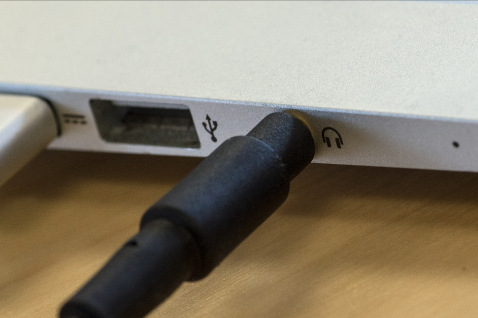 beyerdynamic-custom-one-pro-plug.jpg