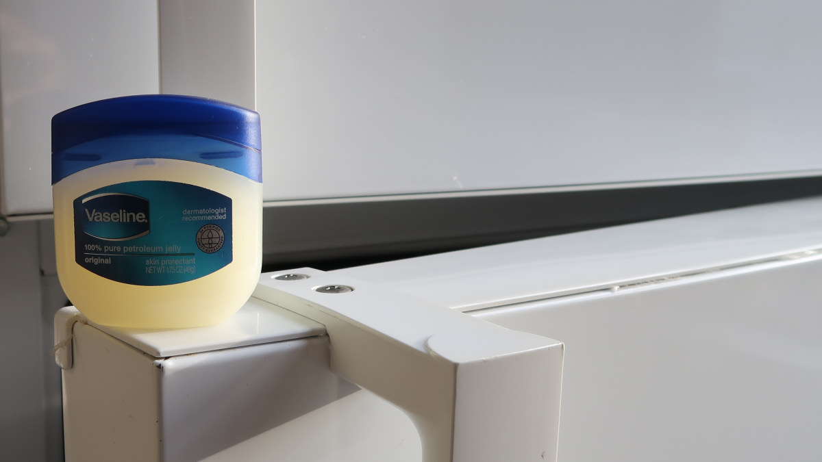 Try this trick to fix the gasket on your refirgerator
