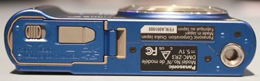 PANASONIC-DMC-ZR3-bottom.jpg