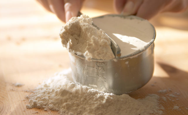 Dry measuring cup