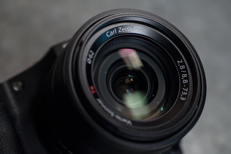 Sony Cyber-Shot RX10 II Design Lens