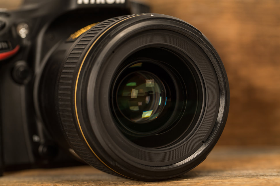 nikon-35mm-f1p4-review-design-camera.jpg